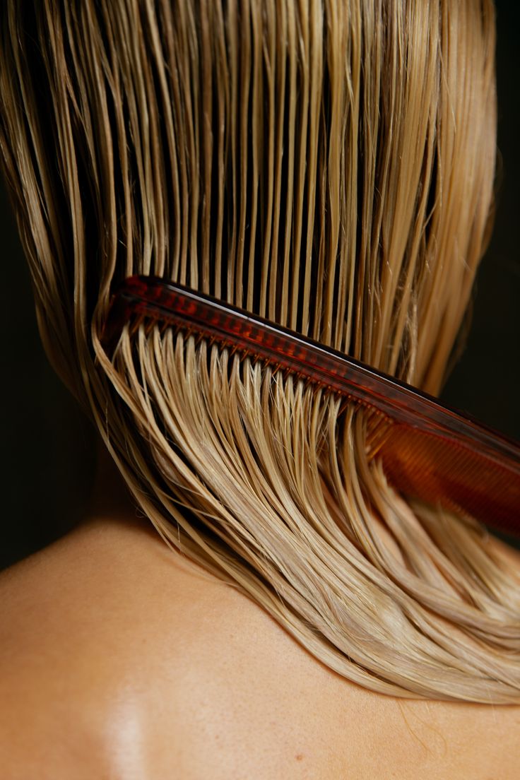 Pourquoi il est impossible d'éclaircir nos cheveux sans décoloration ?